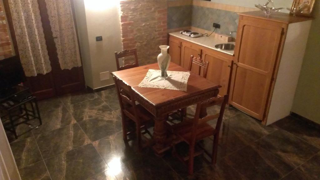 Agriturismo Ercolana Neviglie Δωμάτιο φωτογραφία
