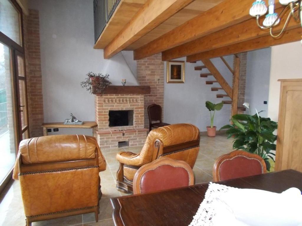 Agriturismo Ercolana Neviglie Δωμάτιο φωτογραφία